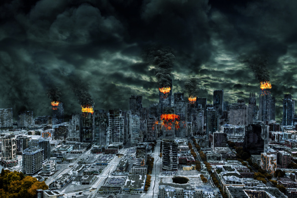 κινηματογραφική απεικόνιση της κατεστραμμένης πόλης με αντίγραφο χώρου - Φωτογραφία, εικόνα