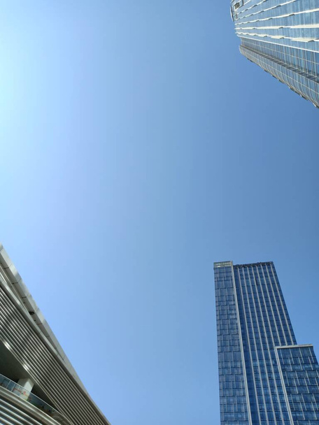 modern office building with blue sky - Zdjęcie, obraz
