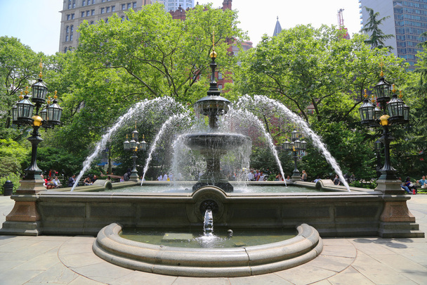 City Hall Park Fountain in Manhattan - Фото, изображение