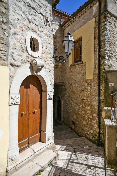 Улица в Торрекузо, старый город в провинции Беневенто, Италия - Фото, изображение