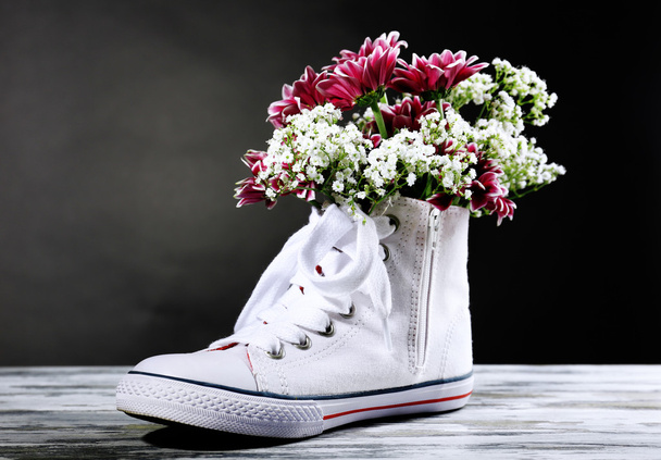 Beautiful gumshoes with flowers inside - Foto, Bild
