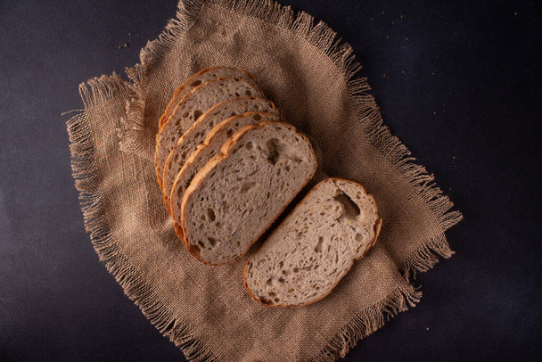 Здоровий хліб з гречаного борошна на серветці для полотна
. - Фото, зображення