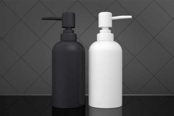 twee flessen voor vloeibare zeep met pomp dispenser - Foto, afbeelding