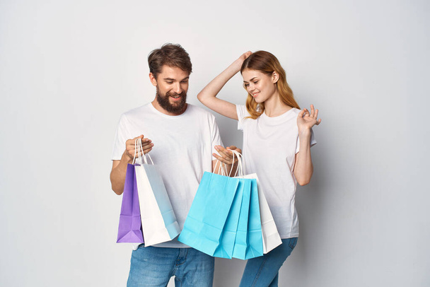 young couple discounts sale shopping entertainment - Фото, зображення