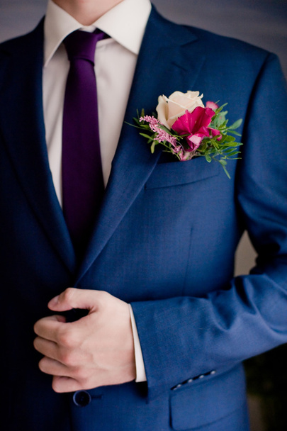 Hands of wedding groom getting ready in suit - 写真・画像