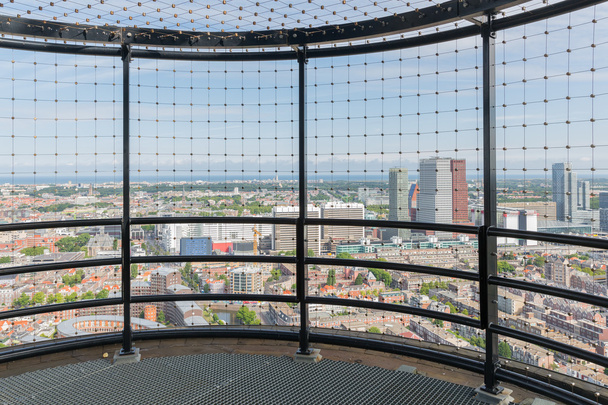 Vue d'une plateforme dans un gratte-ciel de la ville néerlandaise de La Haye
 - Photo, image
