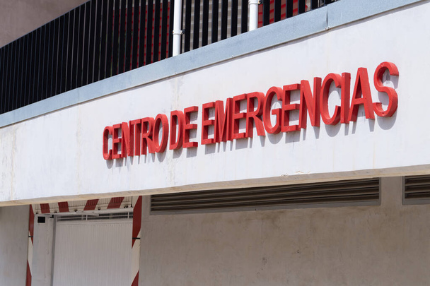 Segnale di ingresso al centro di emergenza ad Alcala de Guadaira (Andalusia, Spagna)). - Foto, immagini