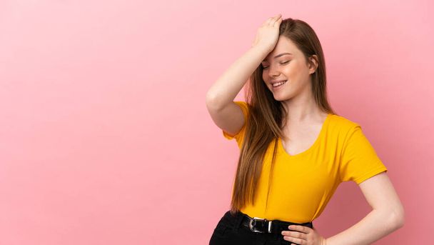 Teenager girl over isolated pink background has realized something and intending the solution - 写真・画像