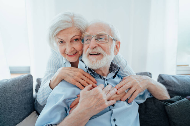 Senior couple together at home, happy moments - Elderly people taking care of each other, grandparents in love - concepts about elderly lifestyle and relationship - Foto, imagen
