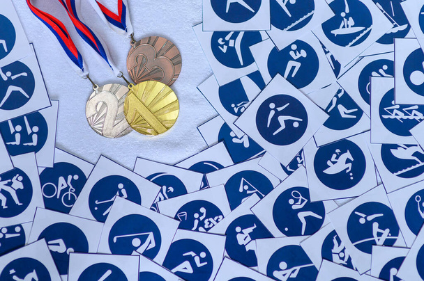 Medal Set, sport wallpaper, pictogram of summer events, original wallpaper for summer game. Medal ceremony, gold, silver and bronze collection. Medal Table wallpaper - Foto, imagen