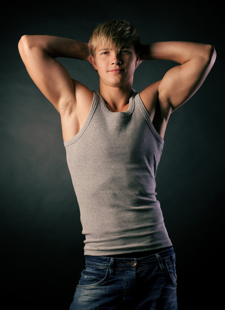 Muscular young sexy nude man on studio - Fotoğraf, Görsel