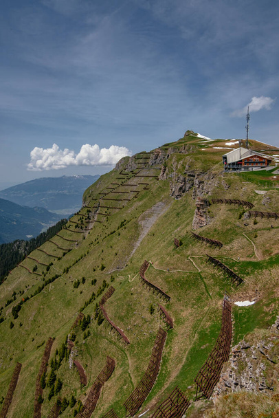 Вид з висоти Панорама з Royal Walk Viewpoint - Mannlichen, Swiss Alps, Lauterbrunnen Valley, Jungfrau Region, Switzerland - Фото, зображення