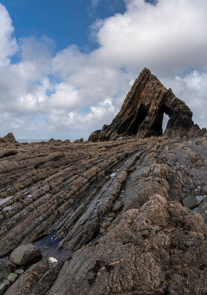 Чудове пейзажне зображення Блекчерч-Рок на девонській геологічній формації - Фото, зображення