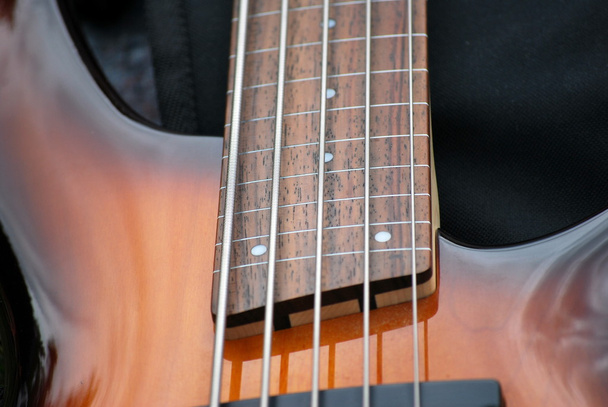 Guitarra de bajo eléctrico
. - Foto, Imagen