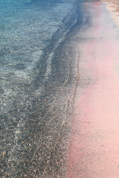 Plage de sable rose avec eaux cristallines Elafonisi Crète
 - Photo, image