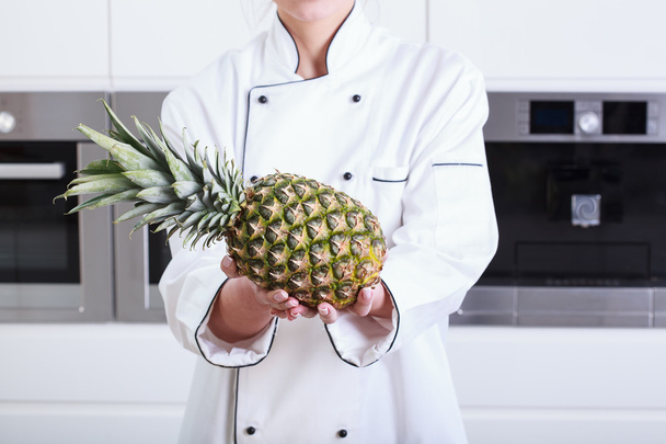 Pineapple in hands - Foto, immagini
