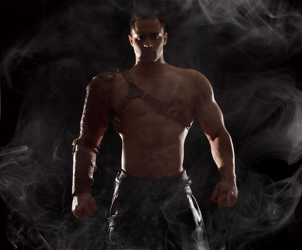 Porträt eines gut aussehenden muskulösen Kriegers - Foto, Bild