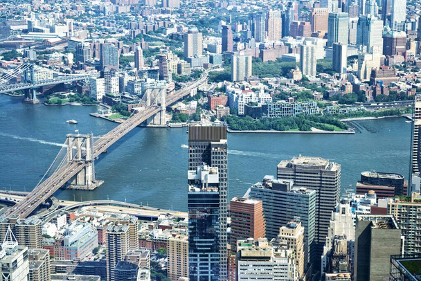 New York City gezien vanaf de top van One World Observatory. - Foto, afbeelding