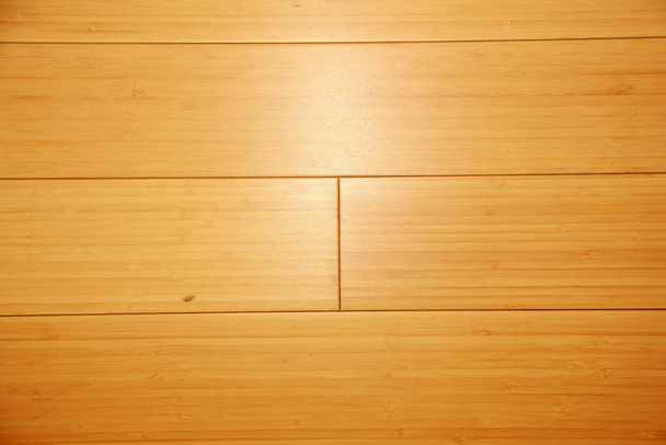En el piso. Pared. Piso de madera. Pared de madera. Antecedentes paneles de madera de roble. textura del piso de madera.  - Foto, imagen