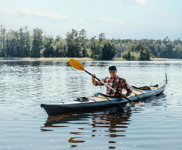 Young man explorer makes a small trip on the water. Active vacation. - Valokuva, kuva