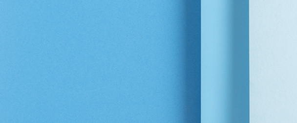 Πολύχρωμο μπλε διπλωμένο χαρτί σχεδιασμού υλικού. Πάνω άποψη, επίπεδη lay. Μπάνερ. - Φωτογραφία, εικόνα