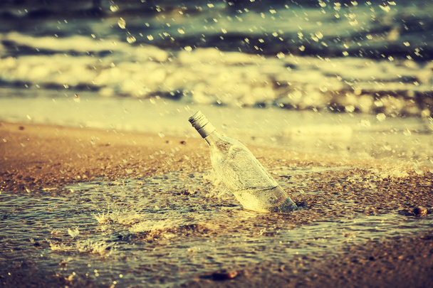 Bottle with water drops on beach, retro instagram vintage effect - Φωτογραφία, εικόνα