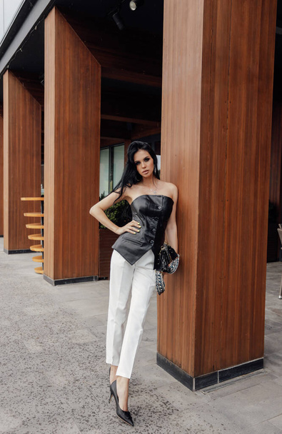 fashion outdoor photo of beautiful woman with dark hair in elegant dress and accessories  - Foto, Imagen