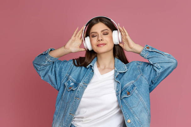 beautiful woman in headphones listening to music - Fotó, kép