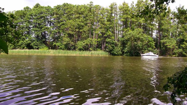 Vacaciones en un lago en el Uckermark - Foto, imagen