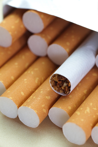 Cigarettes avec filtre brun
 - Photo, image