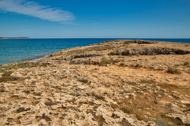 Ayia Napa aurinkoinen kesä merimaisema viitta Greco etäisyydellä, Kypros. - Valokuva, kuva