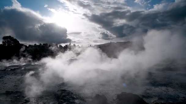 Geysire Pools mit Dampf, Neuseeland. Zeitlupe - Filmmaterial, Video