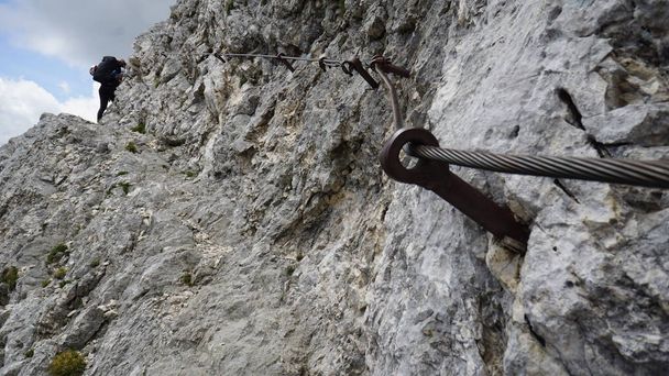 Sendero de hierro también conocido como Klettersteig o vía ferraty en el parque nacional Triglav en Julian Alps, Eslovenia, Europa - Foto, imagen