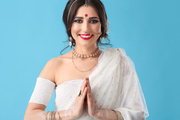 Beautiful Indian woman on color background - Fotoğraf, Görsel