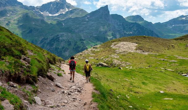Two hiker women in path of Pic du Midi Ossau in the French Pyrenees mountains - Foto, imagen