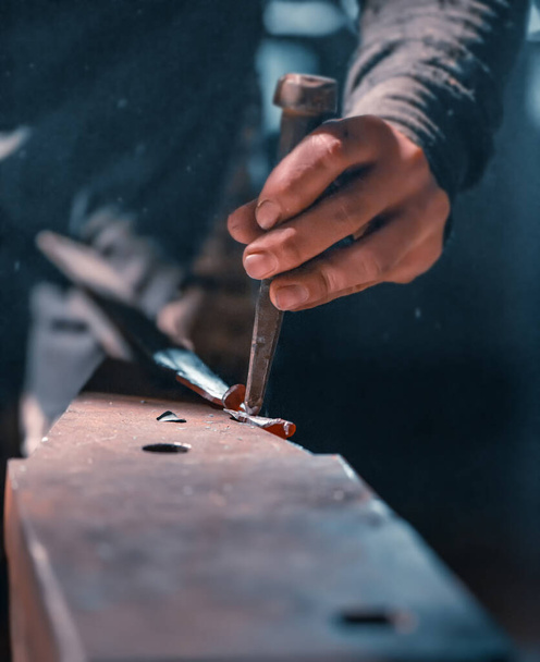 Close-up of the hands of a blacksmith during artistic forging. - Zdjęcie, obraz