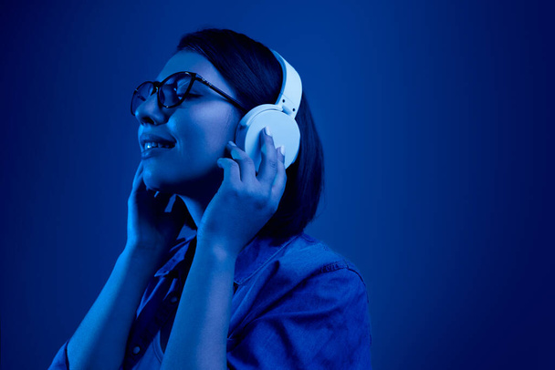 Relaxed woman in headphones enjoying music - Photo, image