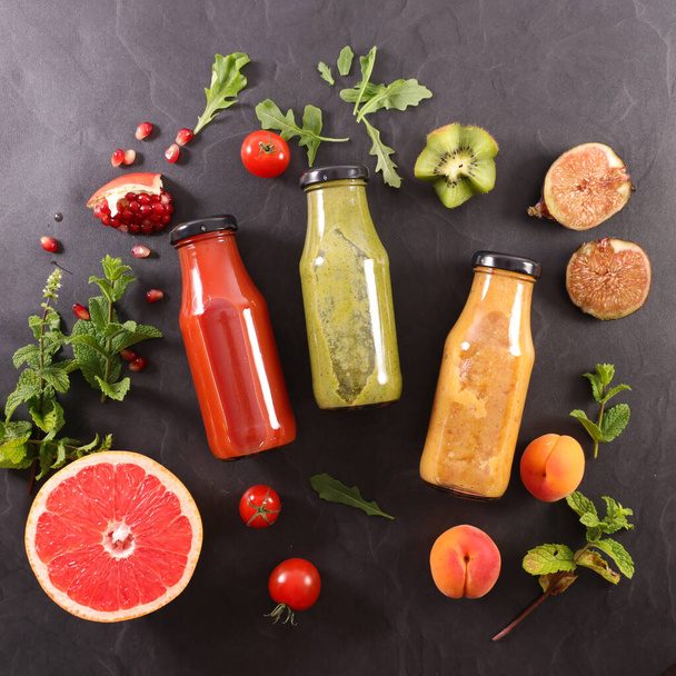 fruit juice- bottle of smoothie - Foto, imagen
