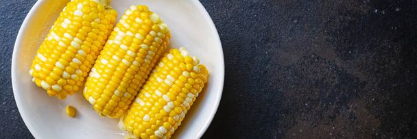corncob grilované kukuřice rychlé občerstvení jídlo snack kopie místo na pozadí venkovské horní pohled - Fotografie, Obrázek
