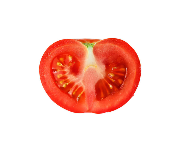 Half tomaat op witte achtergrond. Geïsoleerd met knippad. Vlakke plaat. - Foto, afbeelding