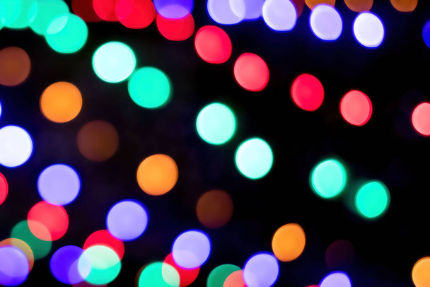 Lumières de Noël fond bleu. Bokeh léger de décoration de Noël. Fond de vacances abstrait. - Photo, image