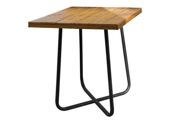 Table en bois pieds en acier simpliste isolé sur fond blanc, travailler avec chemin. - Photo, image