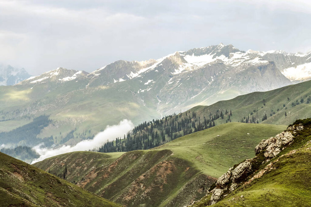 Valle de Batcondi Kumrat Hermoso paisaje Montañas Vista - Foto, Imagen