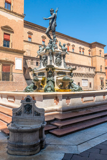 Bologna, Italia - 05-01-2021: La bella fontana di Nettuno a Bologna - Foto, immagini
