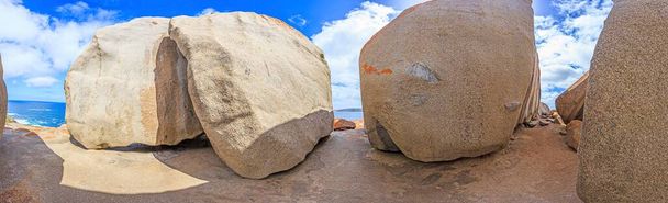 Зображення утворення каменів на узбережжі Австралійського острова Кенгуру вдень. - Фото, зображення