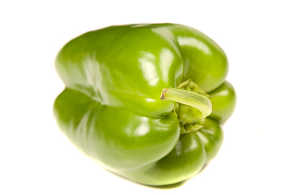 een groene peper geïsoleerd op witte achtergrond - Foto, afbeelding
