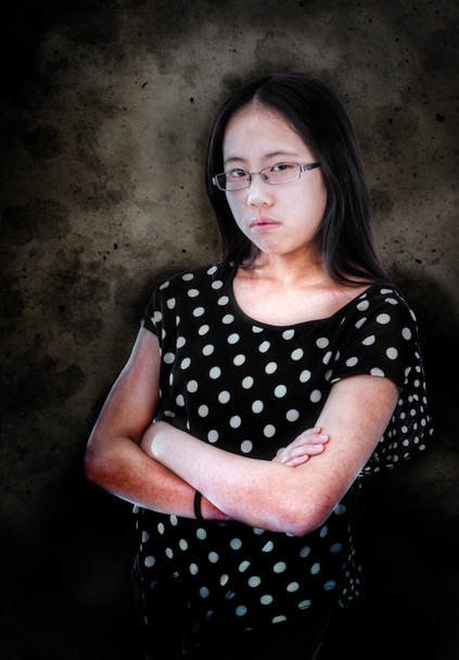 enojado asiático chica
 - Foto, Imagen