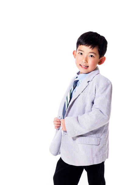 Обаятельный мальчик в костюме
 - Фото, изображение