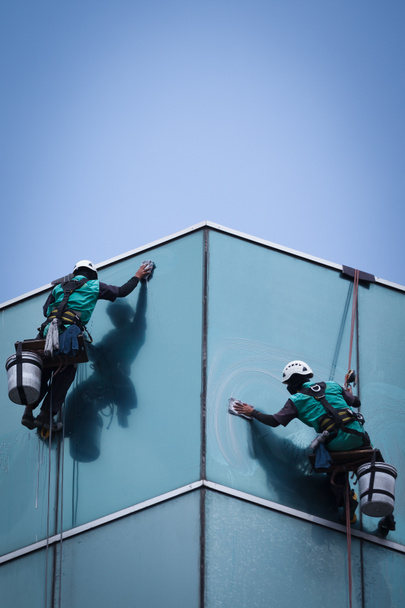 skupina pracovníků úklid oken služby na výškových budov - Fotografie, Obrázek