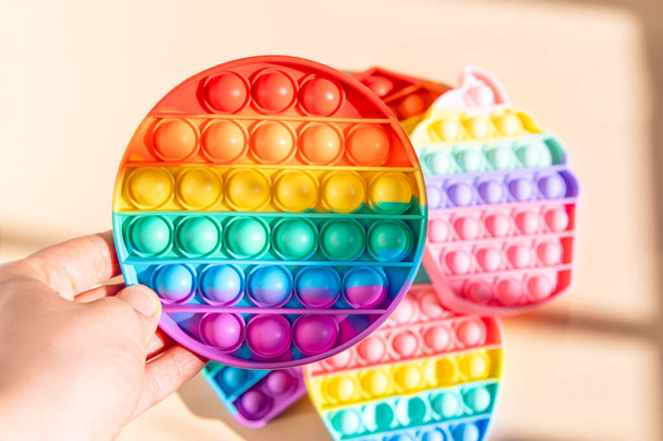 Regenbogen Pop It Bubble Sensorische Fidget Spielzeug - Foto, Bild